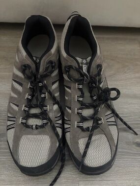 Columbia Men’s Beige and Black Athletic Trail Shoes